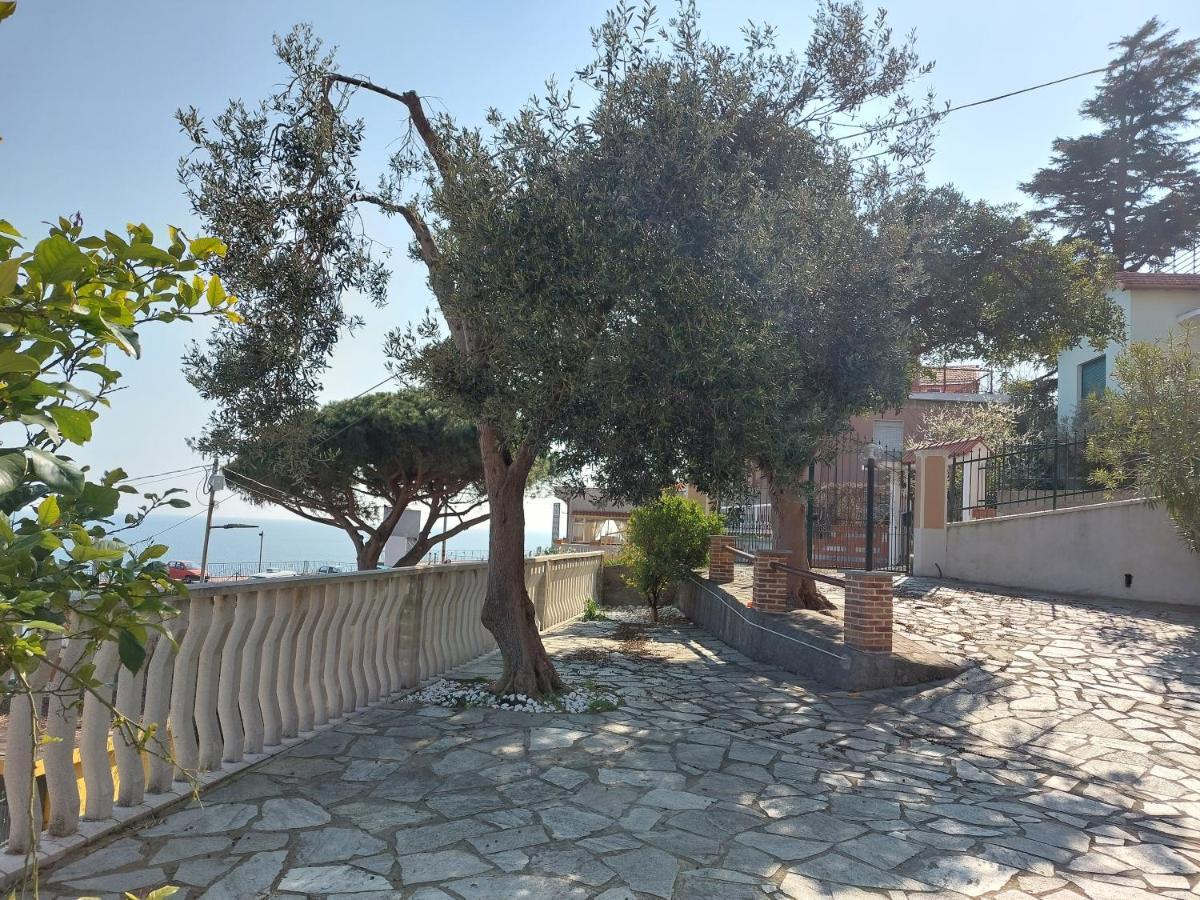 Una Finestra Sul Mare Monolocale Apartment Bergeggi Exterior photo